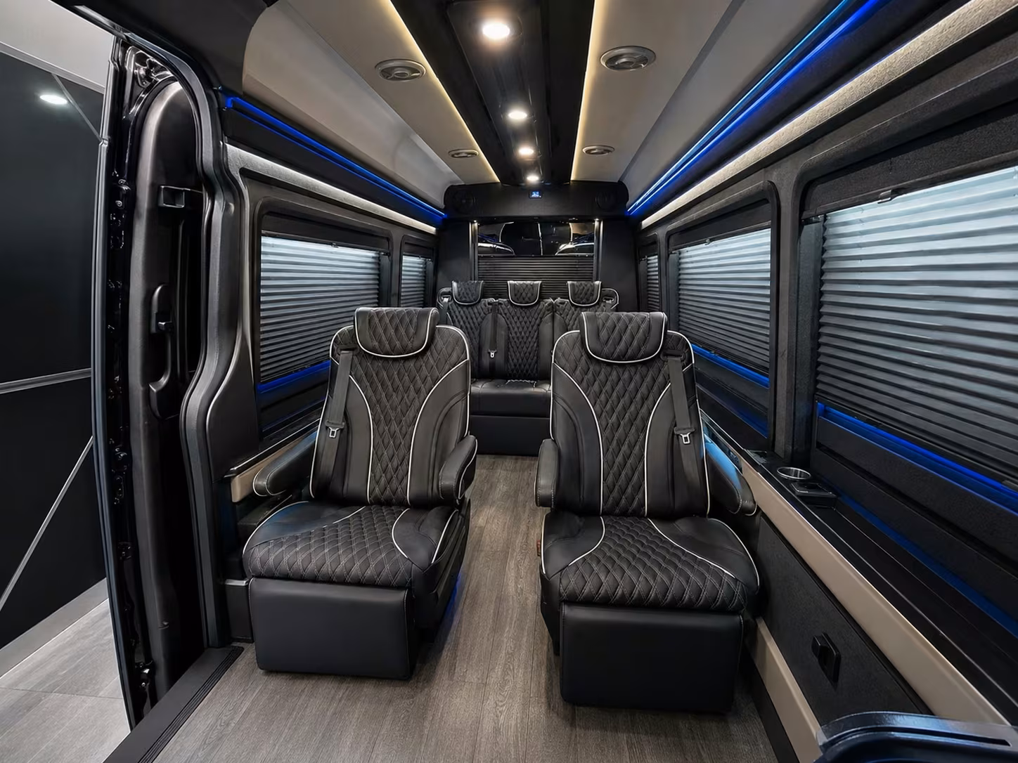 kirkland hotel and resort airport shuttle buses