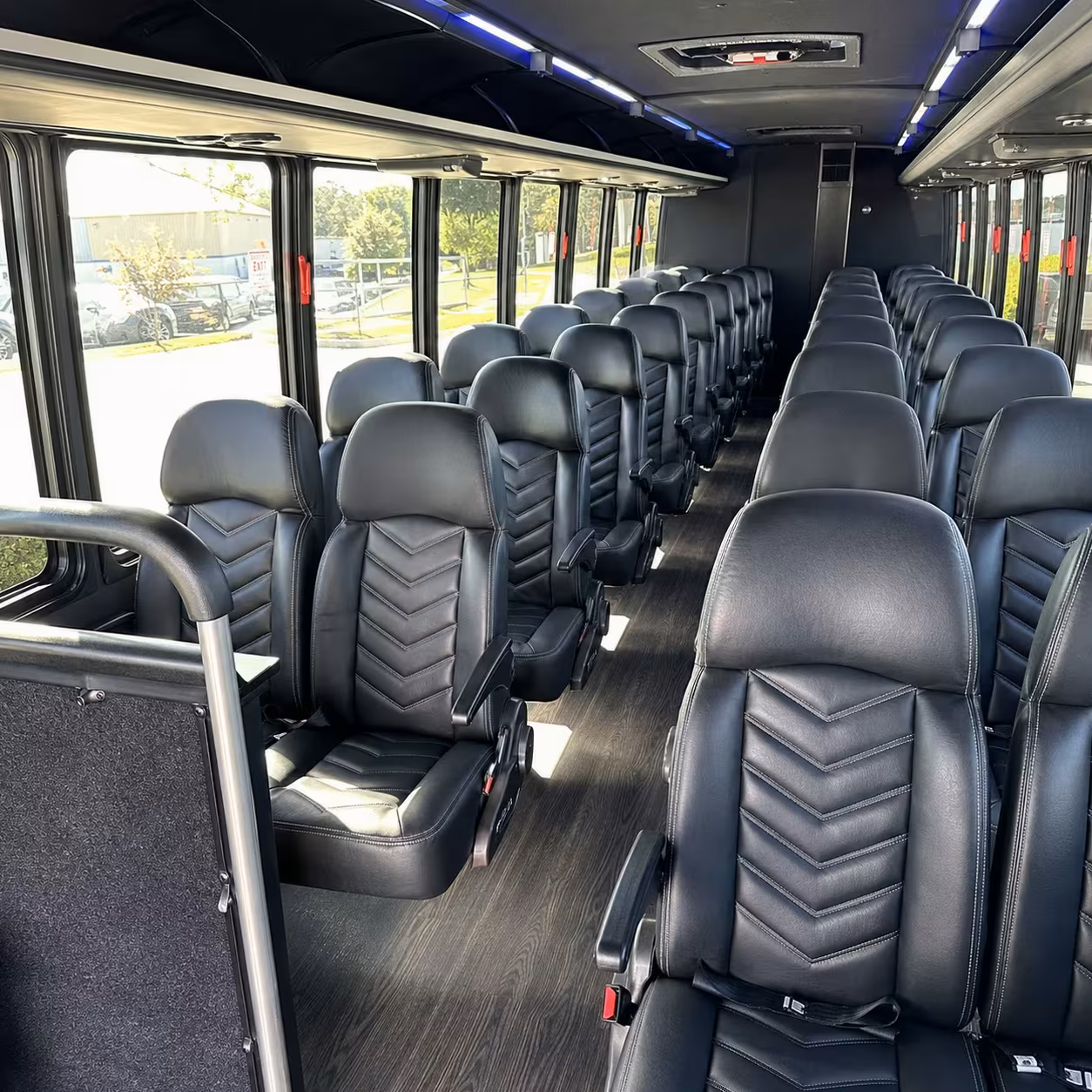 kirkland minibus rentals for employee parking lot shuttles
